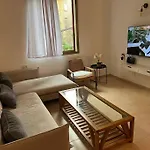 דירת סטודיו מרווחת דקה מחוף הים