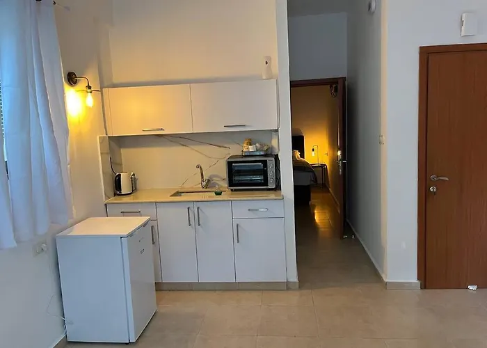דירת סטודיו מרווחת דקה מחוף הים