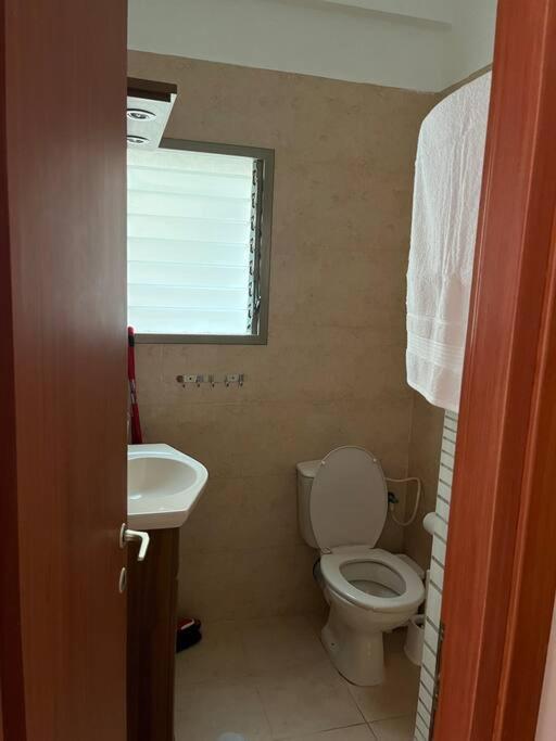 דירת סטודיו מרווחת דקה מחוף הים
